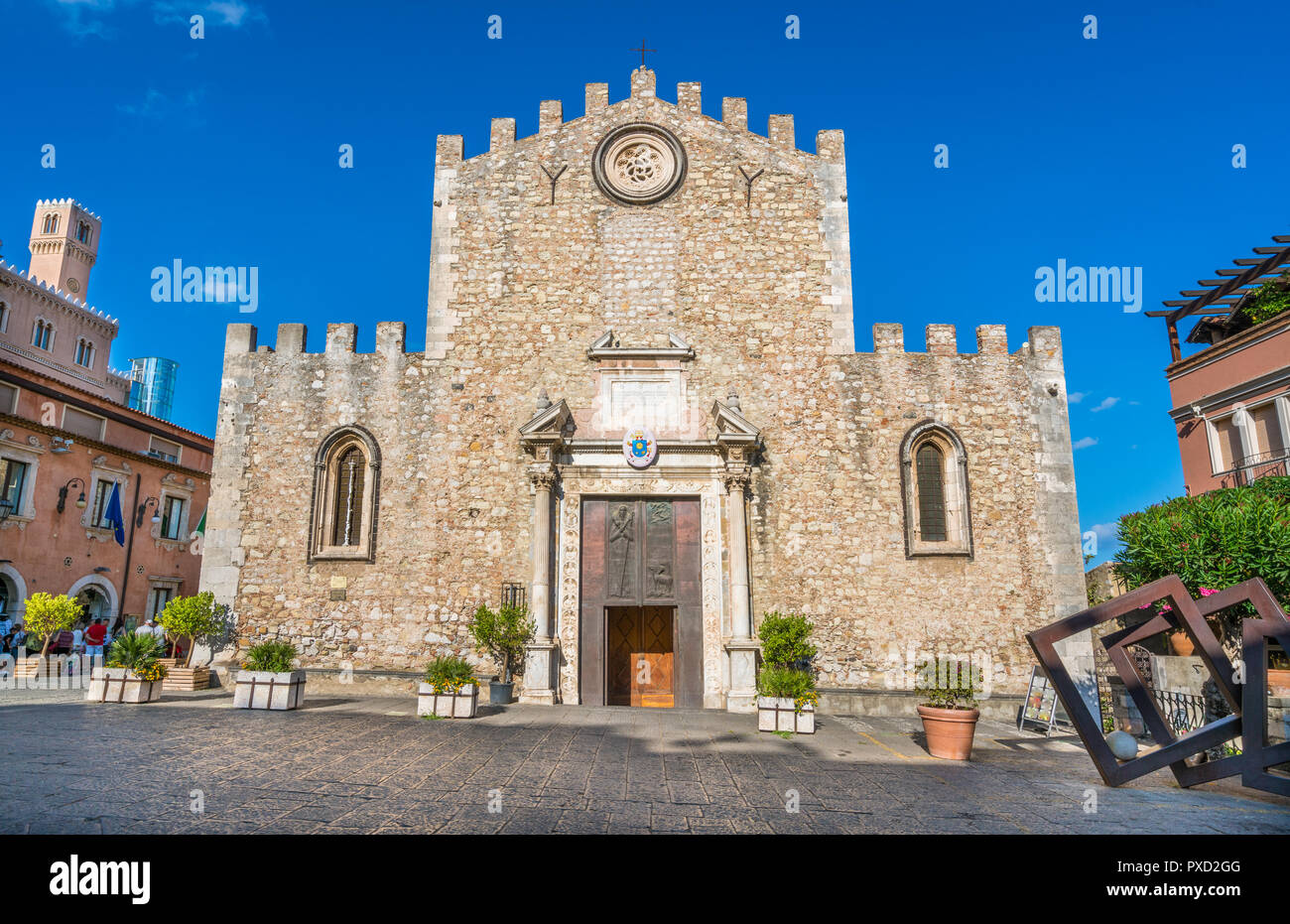 Facciata del Duomo di Taormina. Provincia di Messina, Sicilia, Italia meridionale. Foto Stock