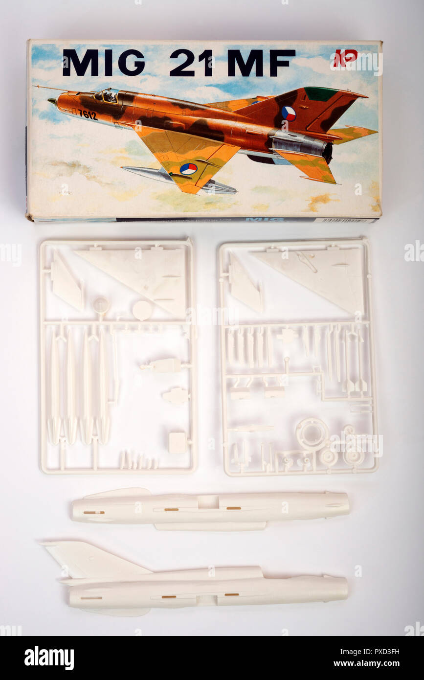 Modello Aereo MIG-21 In Metallo Pressofuso Scala 1:72 - Decorazione Da Scrivania Per Ufficio