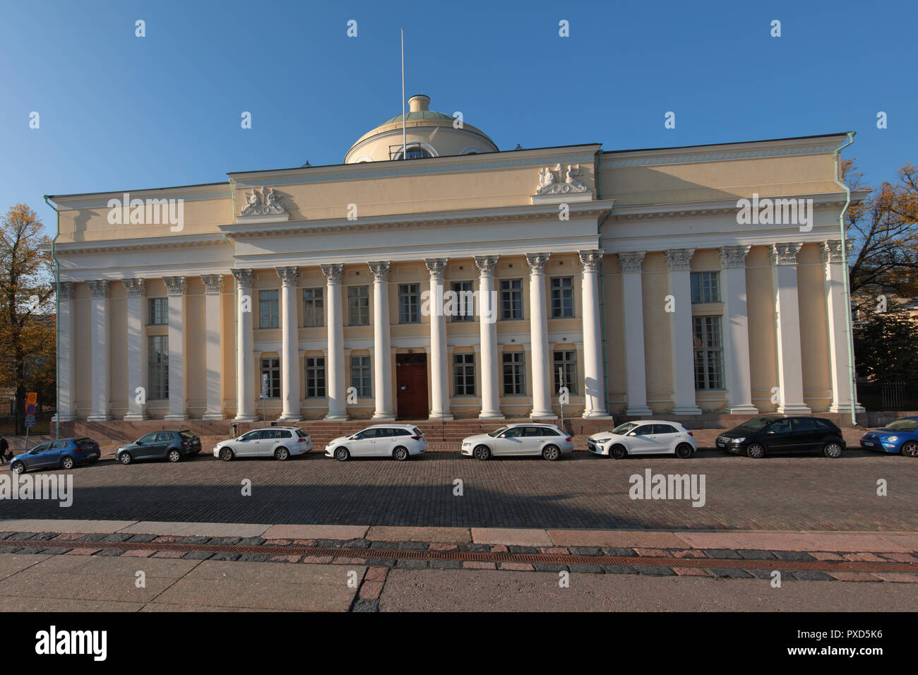 Helsinki, Finlandia - 14 Ottobre 2018: Vista della Biblioteca nazionale della Finlandia in una soleggiata giornata autunnale. Essa è la più antica biblioteca scientifica in Finlandia Foto Stock