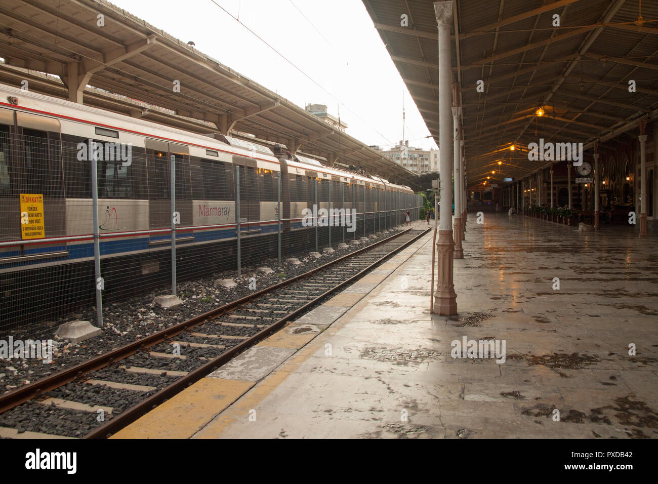 Svuotare stazione ferroviaria Foto Stock