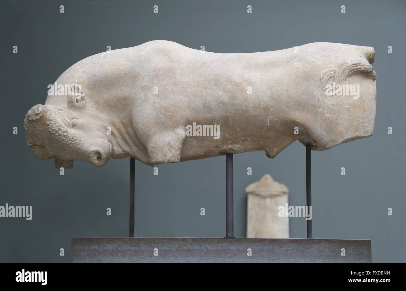 Statua della tomba di un toro (c. 340 BC) Cimitero di Kerameikos di Atene. Del IV secolo A.C. L'antichità classica. Foto Stock