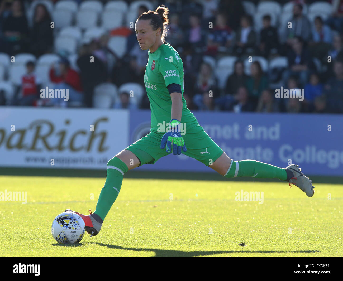 Pauline Peyraud-Magnin di Arsenal durante la donna Super League una partita tra Arsenal e Reading FC donne a noia legno, Boreham Wood, Inghilterra o Foto Stock Pauline Peyraud-Magnin di Arsenal durante la donna Super League una partita tra Arsenal e Reading FC donne a noia legno, Boreham Wood, Inghilterra o Foto Stock
