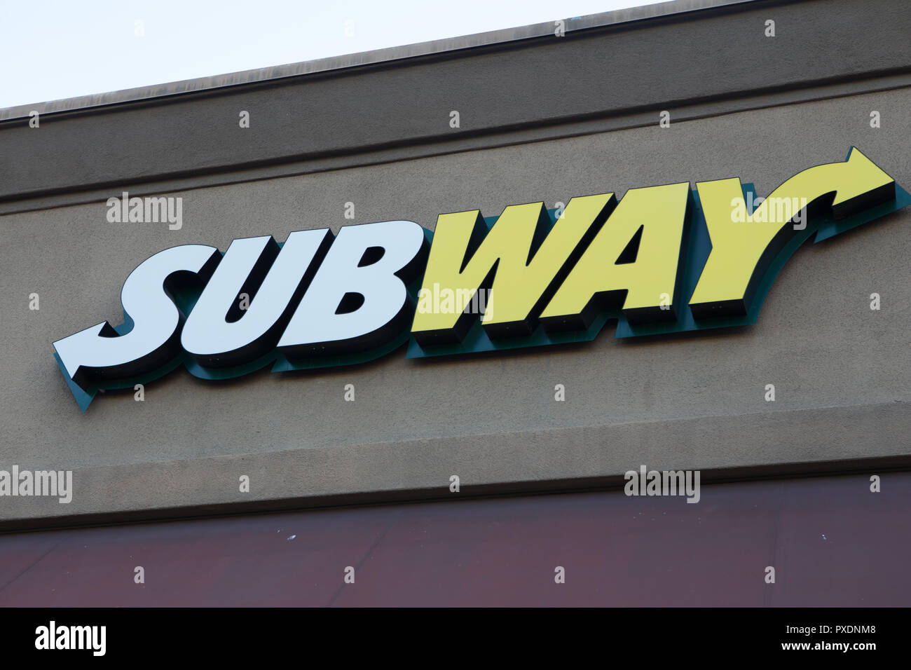 Metropolitana società sandwich segno esterno e il logo di un negozio in Santa Ana, California, Stati Uniti d'America Foto Stock
