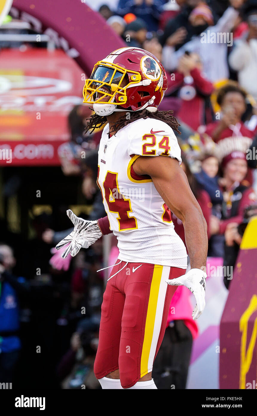 Landover, MD, Stati Uniti d'America. Xxi oct, 2018. Washington Redskins CB #24 Josh Norman ottiene la folla Fired Up prima di NFL di una partita di calcio tra Washington Redskins e Dallas Cowboys a FedEx in campo Landover, MD. Justin Cooper/CSM/Alamy Live News Foto Stock