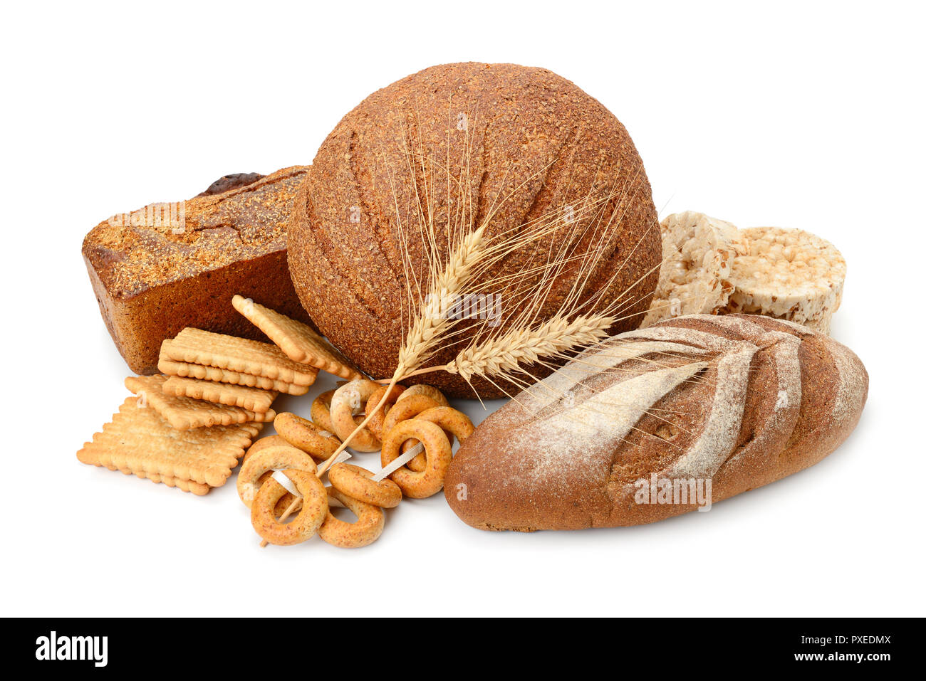 Pane e prodotti di farina isolato su sfondo bianco Foto Stock