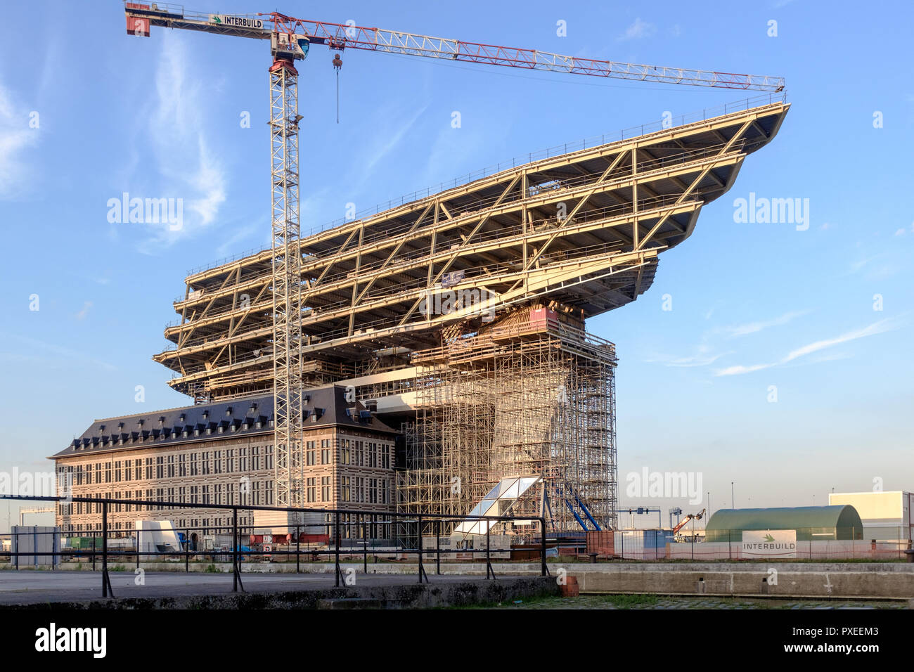 Vista della fase di costruzione del nuovo porthouse (havenhuis), martedì 28 aprile 2015, Anversa, Belgio. Questa nuova autorità portuali edificio è da Br Foto Stock