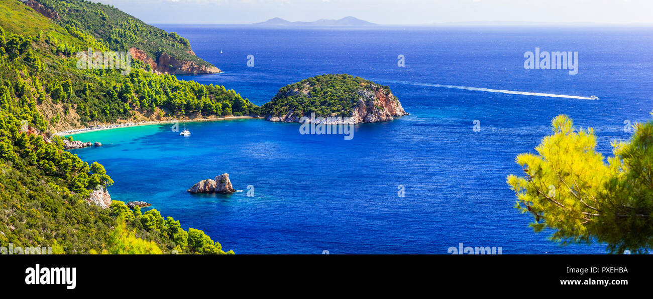 Pittoresca baia di Stafilos,famosa spiaggia di Skopelos Island, Grecia. Foto Stock