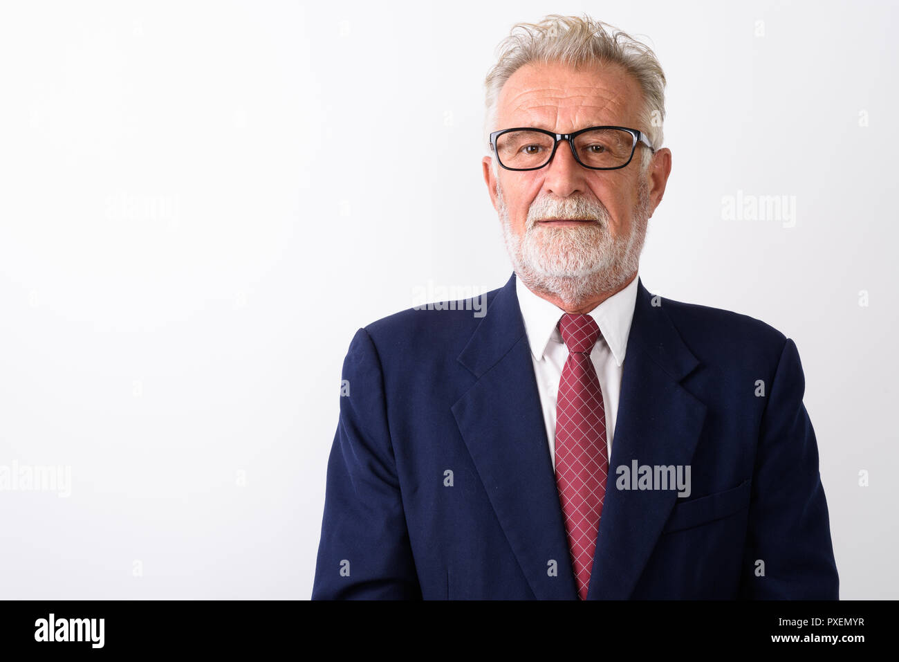 Close up bello senior imprenditore barbuto indossando occhiali da vista Foto Stock