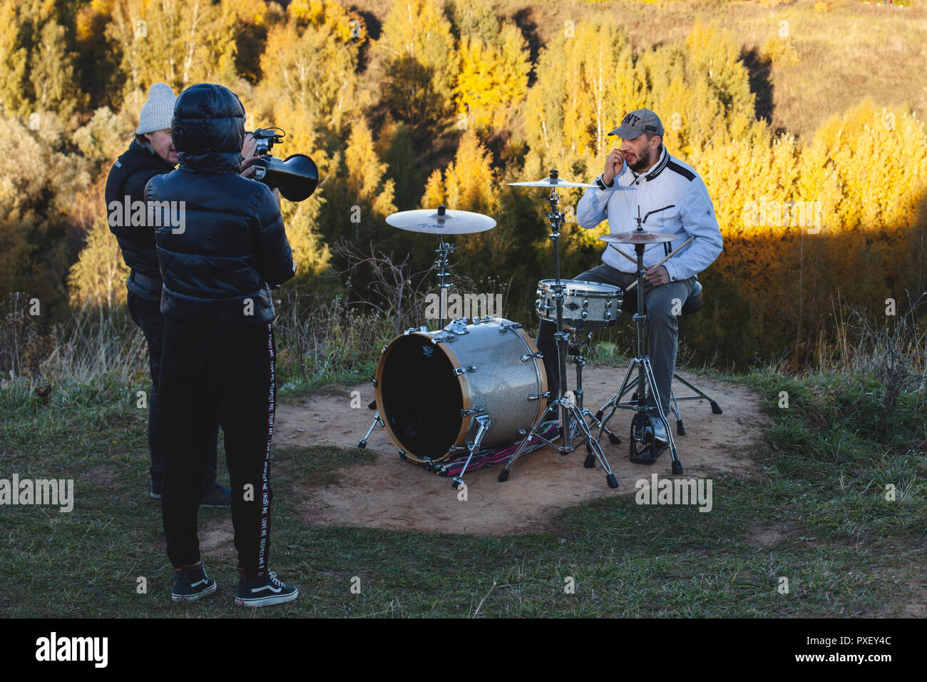 Ottobre 12, 2018. Mosca. Park, alato colline. Musicisti sparare un clip Foto Stock