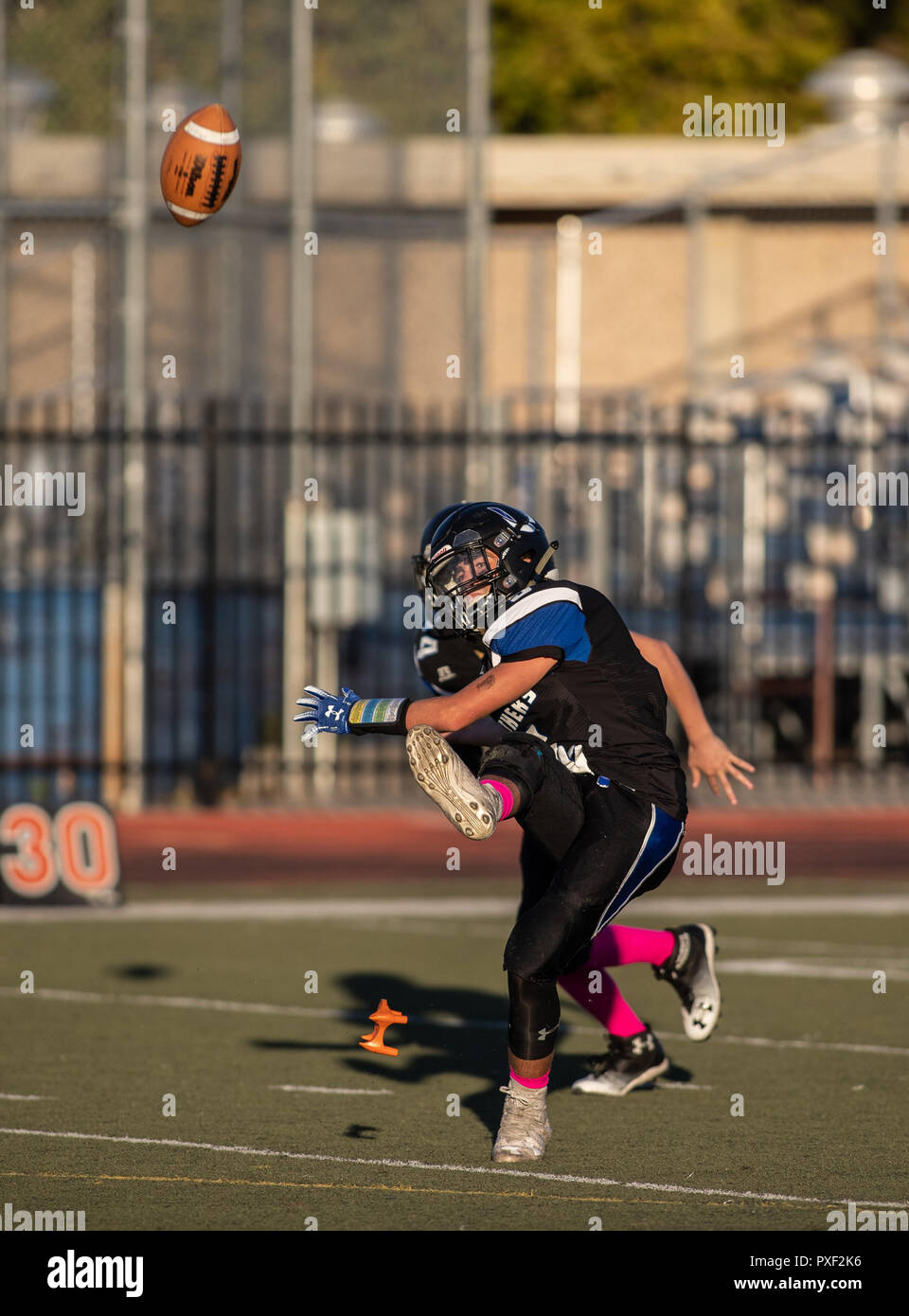 Azione di calcio con Lassen vs. Università Prep junior gamma di Redding, California. Foto Stock