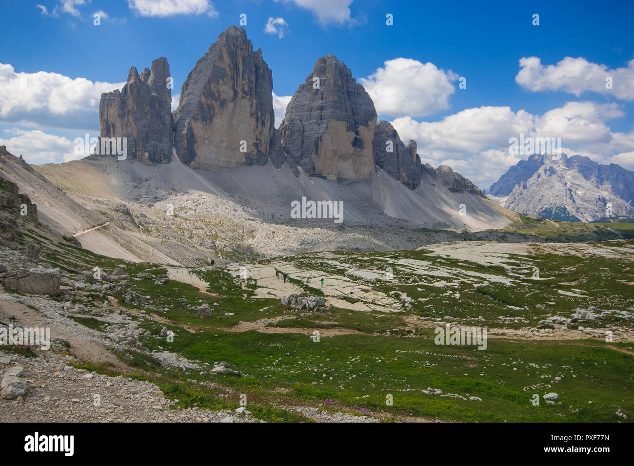 Vista panoramica delle Tre Cime di Lavaredo (Drei Zinnen) in Italia Foto Stock
