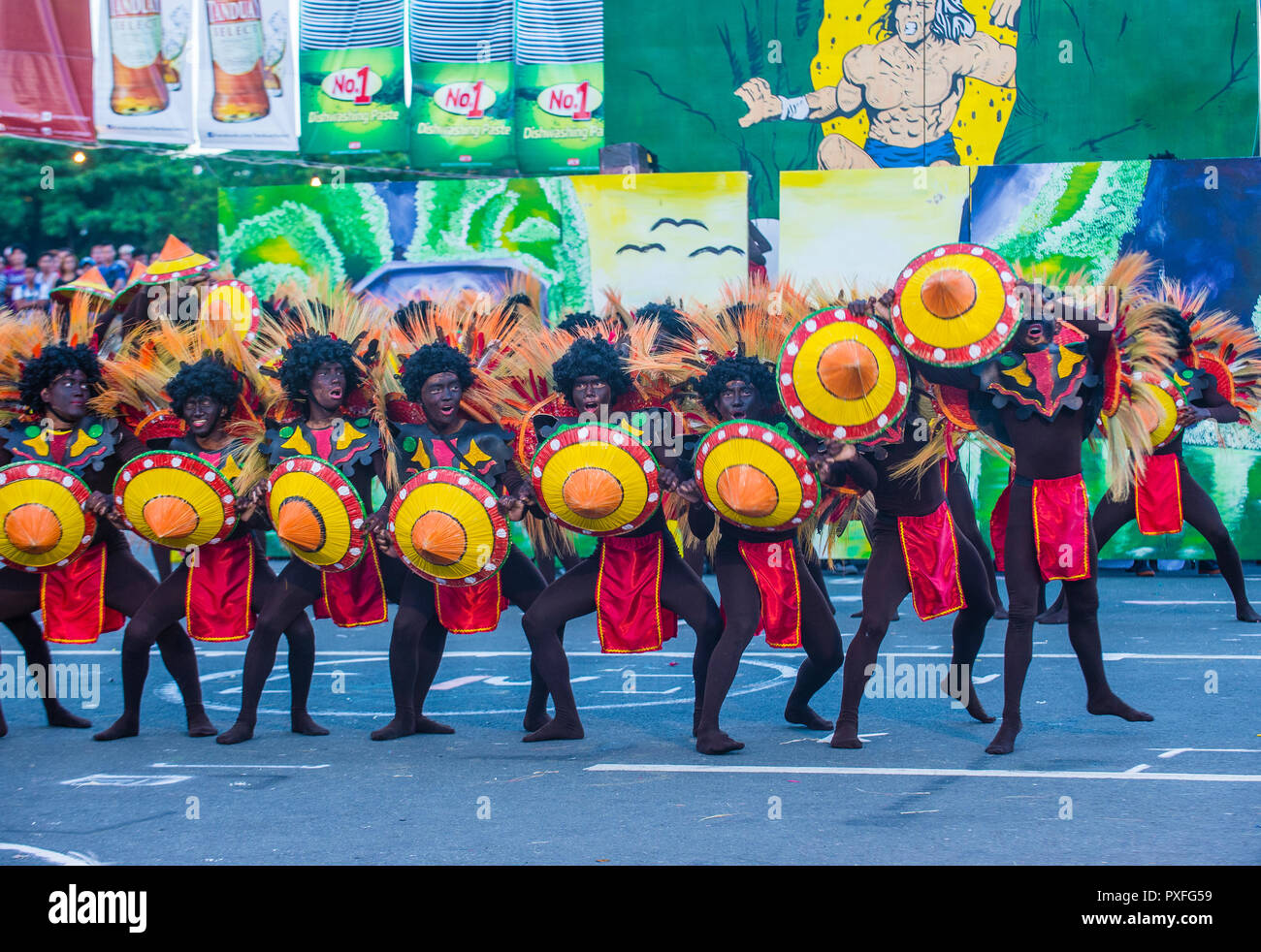 Partecipanti alla festa di Aliwan a Manila Filippine Foto Stock