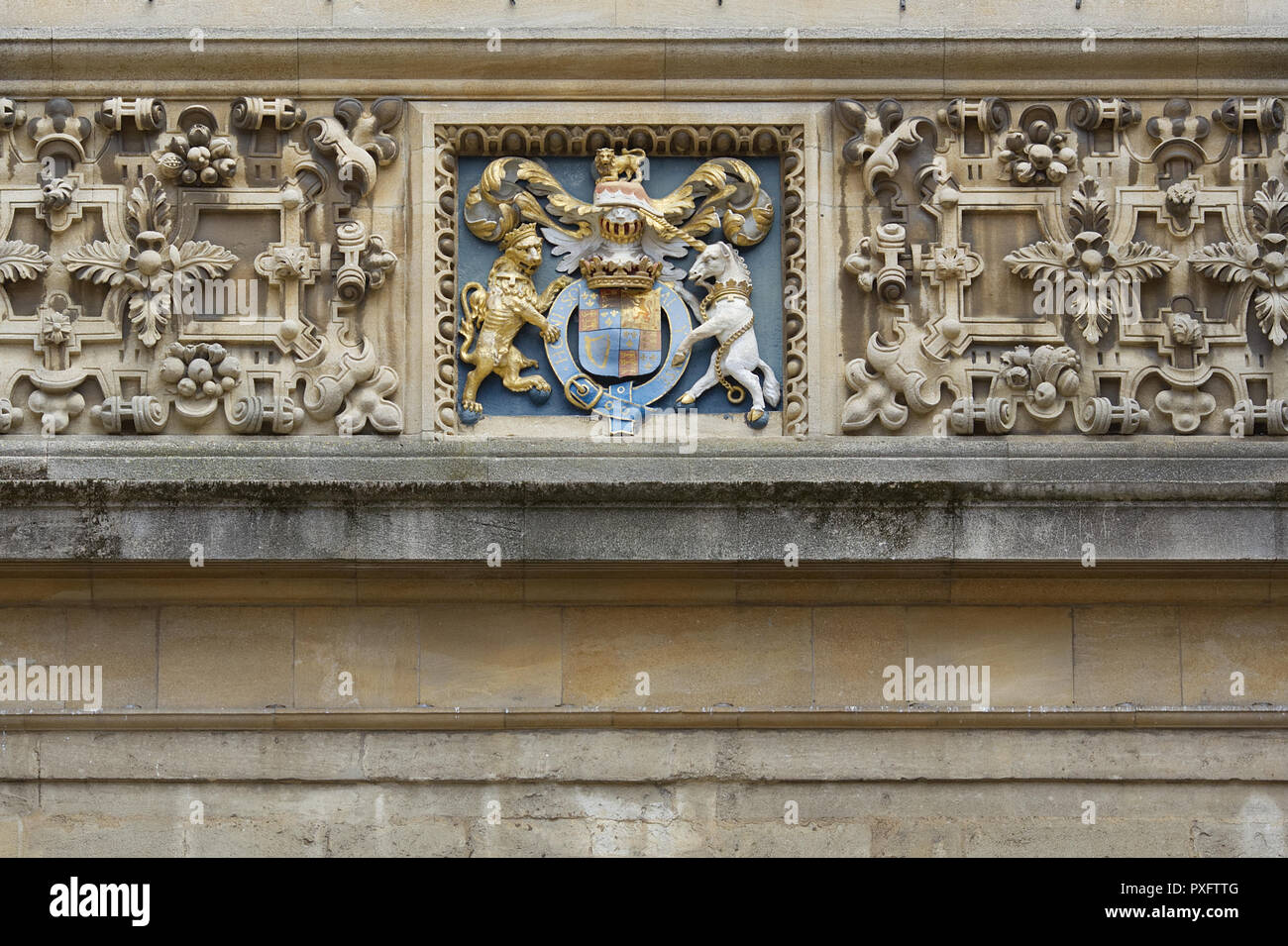 Lion e unicorn sulla cresta dell'università di Oxford Foto Stock