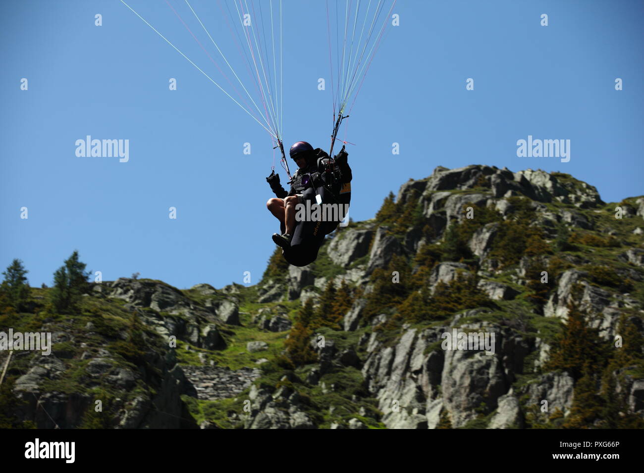 Attività di parapendio in Chamonix nelle Alpi francesi, Francia. Foto Stock