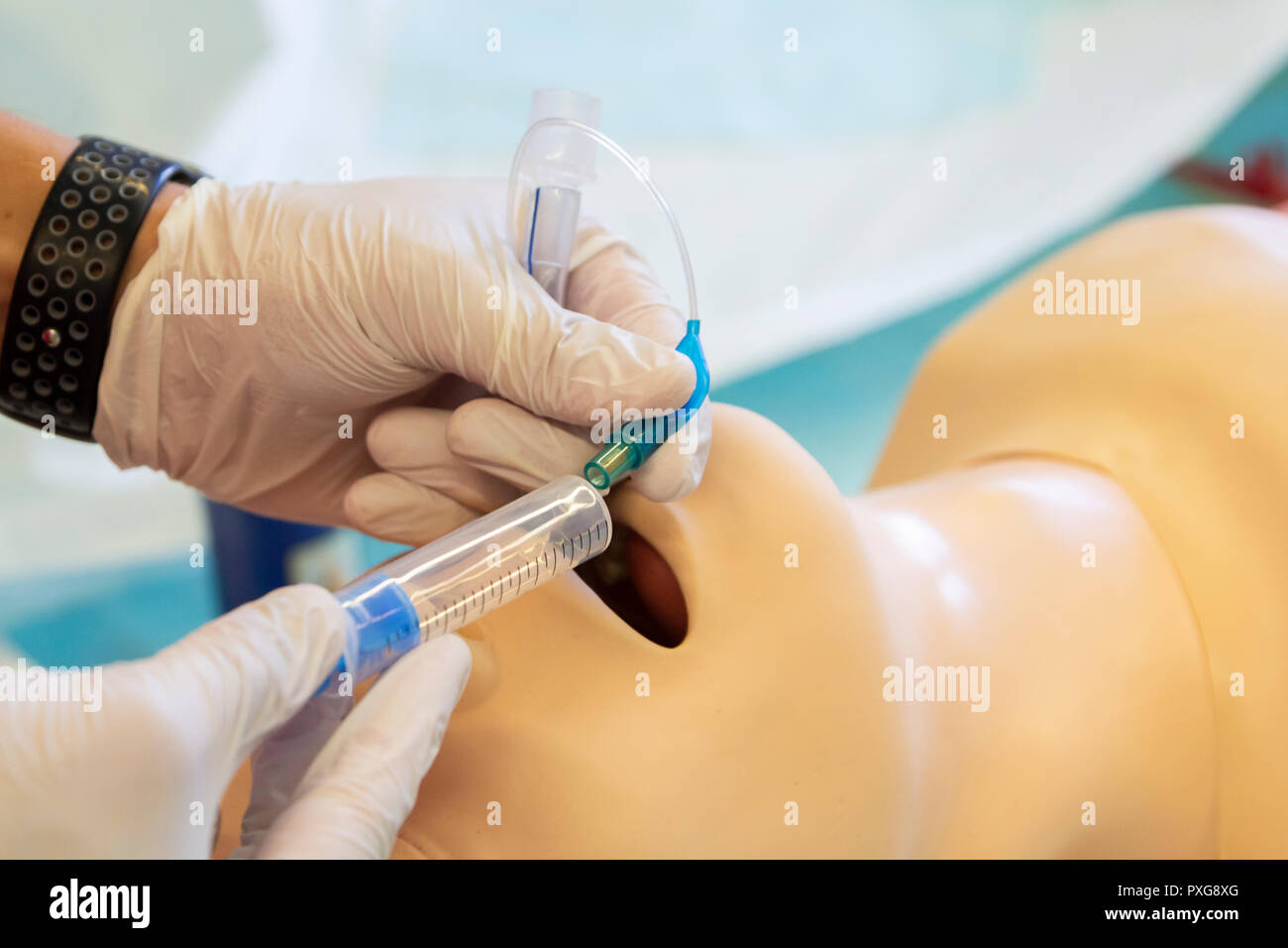 Intubazione endotracheale su una pratica medica marionetta Foto Stock