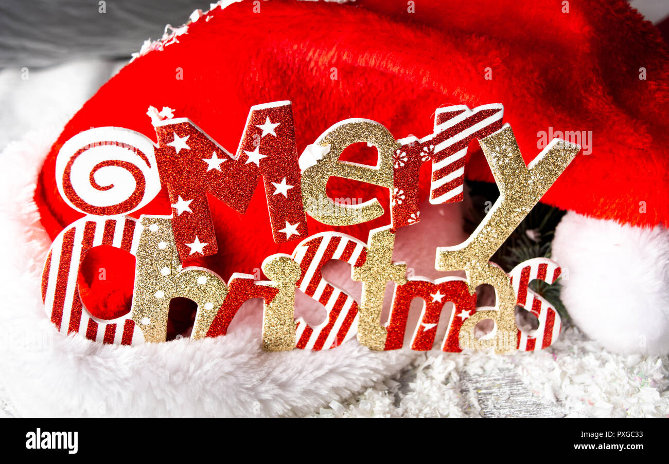 Merry Christmas Festive scheda Sfondo rosso con Santa hat Foto Stock