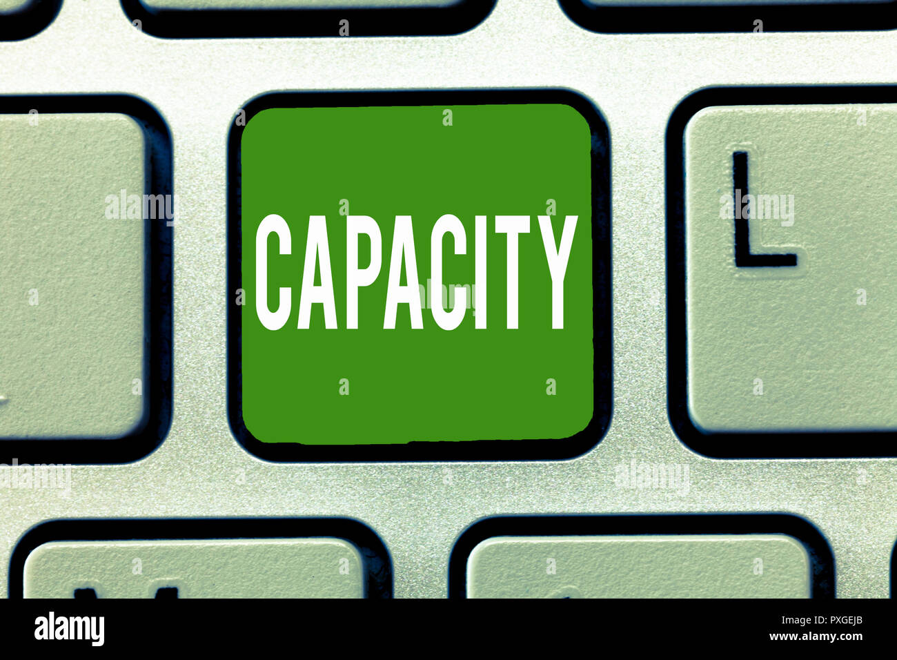 Testo della scrittura di capacità. Concetto significato importo massimo che qualcosa può contenere o produrre tempo specifico. Foto Stock