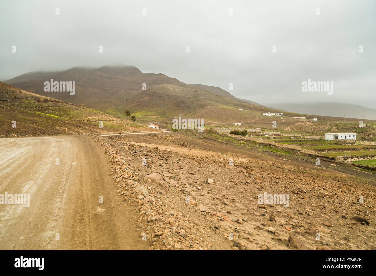 Vuoto su strada sterrata in Cofete, Fuerteventura, Isole Canarie, Spagna. Foto Stock