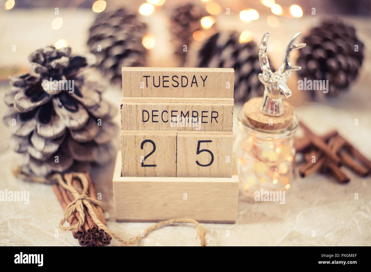 Vintage in legno data di calendario 25 e mese dicembre Foto Stock