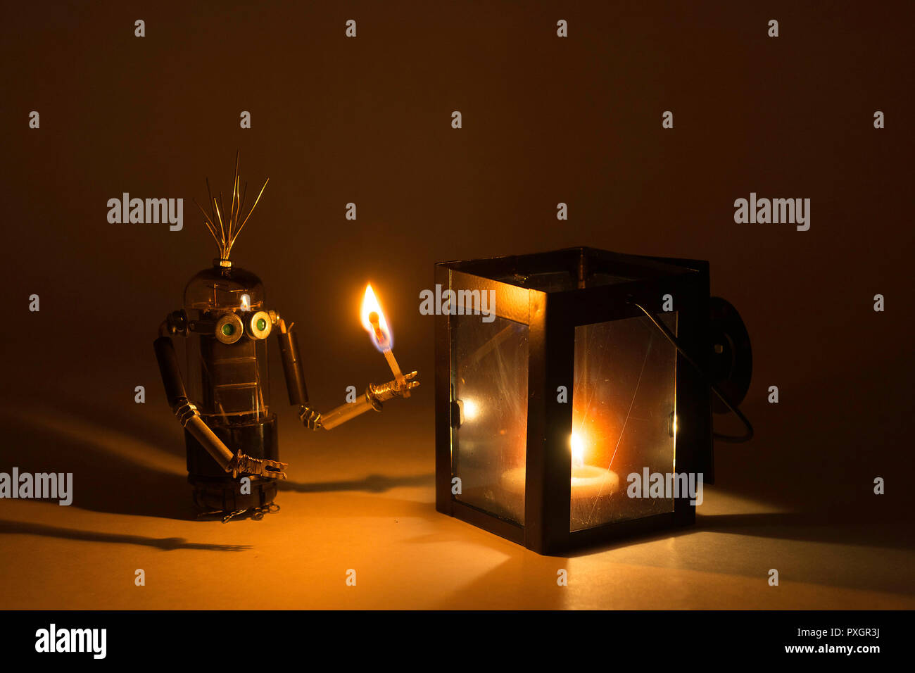 Robot a giocare con il fuoco Foto Stock