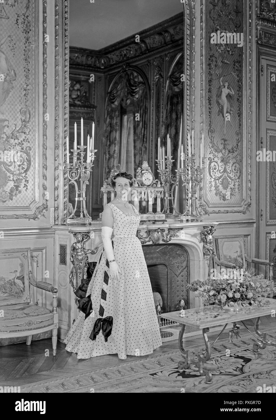 Michelle Auriol , nato a Michelle Aucouturier il 5 marzo 1896 a Carmaux ( Tarn ) e morì il 21 gennaio , 1979 nel 4 ° arrondissement di Parigi , era la moglie di Vincent Auriol , sedicesimo presidente della Repubblica francese, primo presidente della Quarta Repubblica di gennaio 16 , 1947 il 16 gennaio , 1954 . Foto prese all'interno del Elysees Palace a Parigi, Francia. Foto Stock