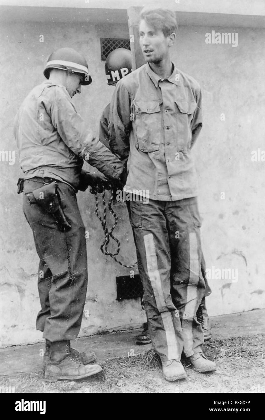 WW2 - Commando tedesco giustiziato dalla polizia militare americana Foto Stock WW2 - Commando tedesco giustiziato dalla polizia militare americana Foto Stock