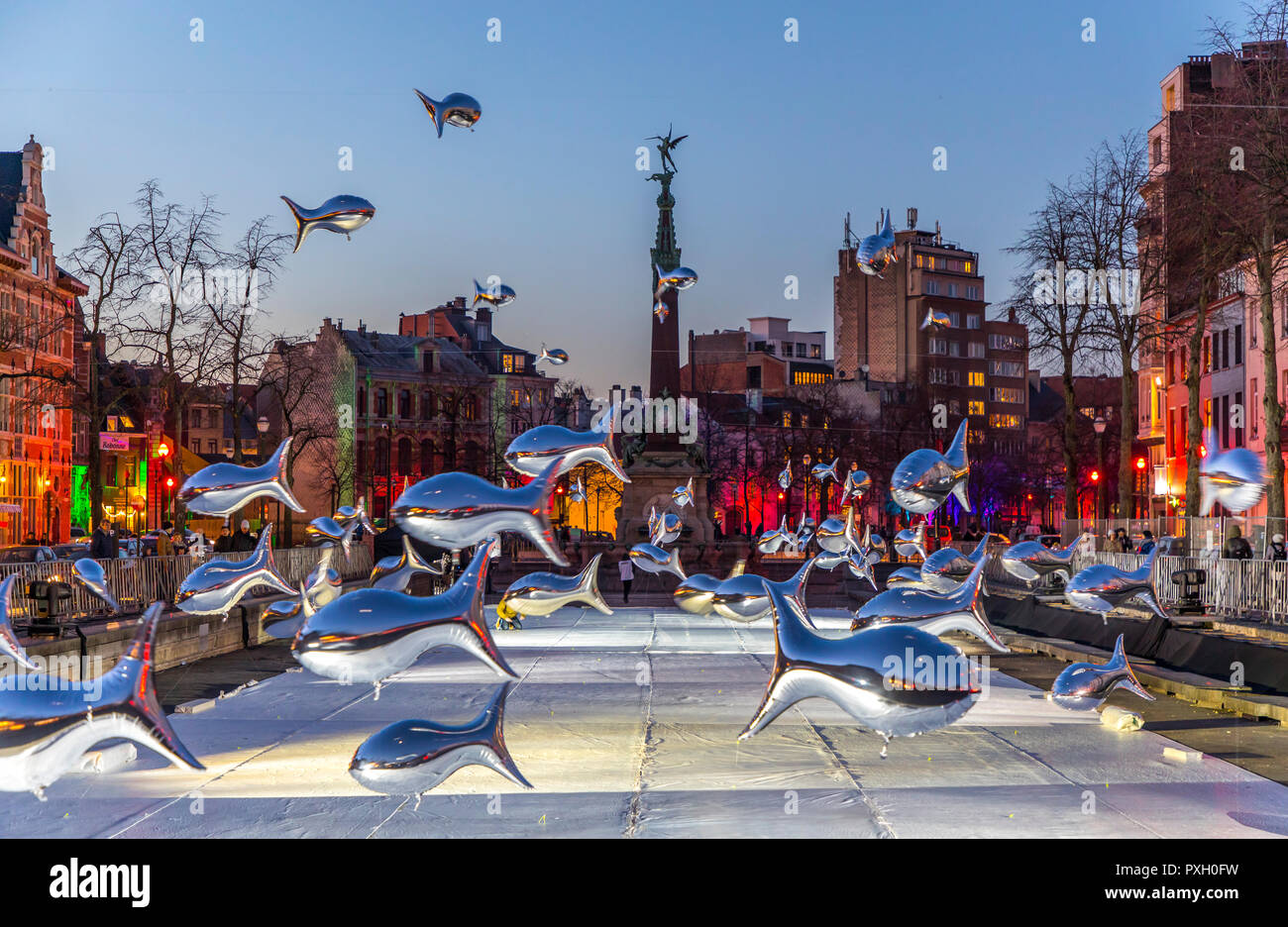 Light Art Festival 'Bright Bruxelles", vari impianti di luce attraverso il centro della città, da vari artisti, Bruxelles, Belgio, Fish Market Square, F Foto Stock