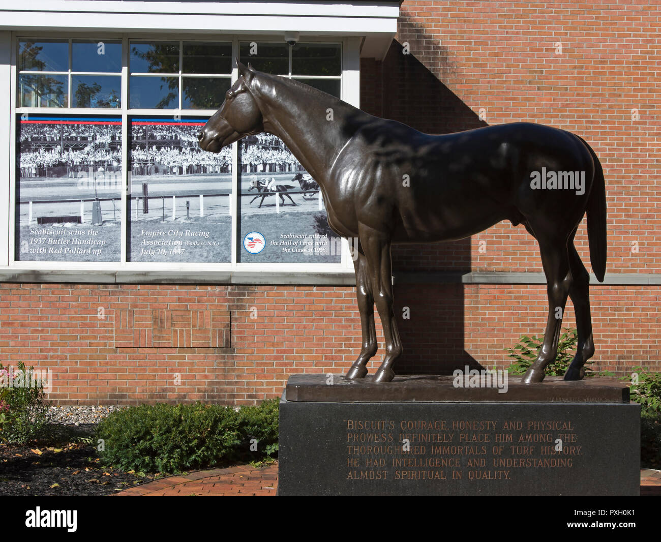 Un memoriale all'aperto alla corsa di cavalli Seabiscuit presso il Museo Nazionale di Racing e la Hall of Fame, Saratoga Springs, NY, STATI UNITI D'AMERICA Foto Stock