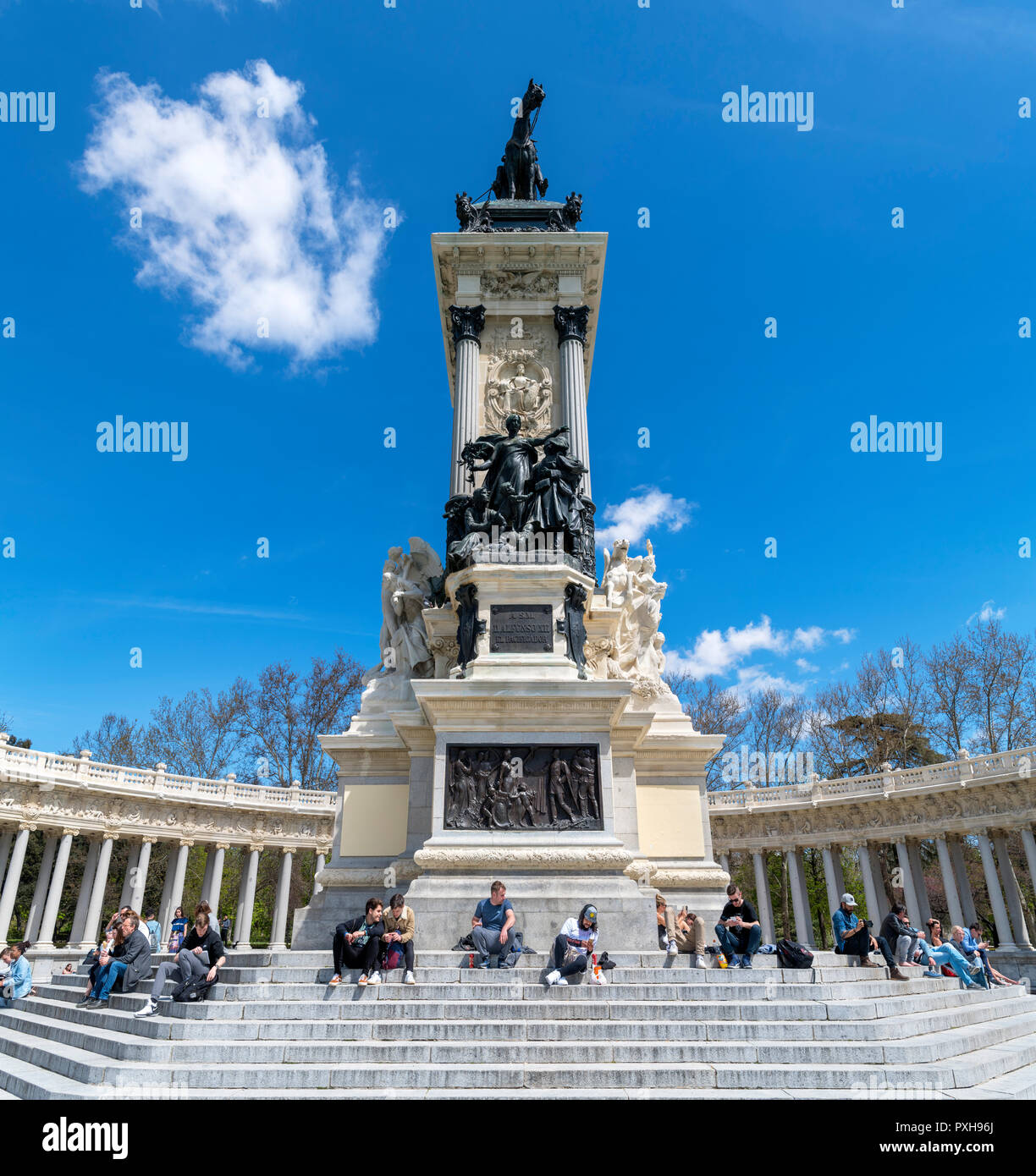 L'Alfonso XII monumento, Parque del Buen Retiro, Madrid, Spagna. Foto Stock