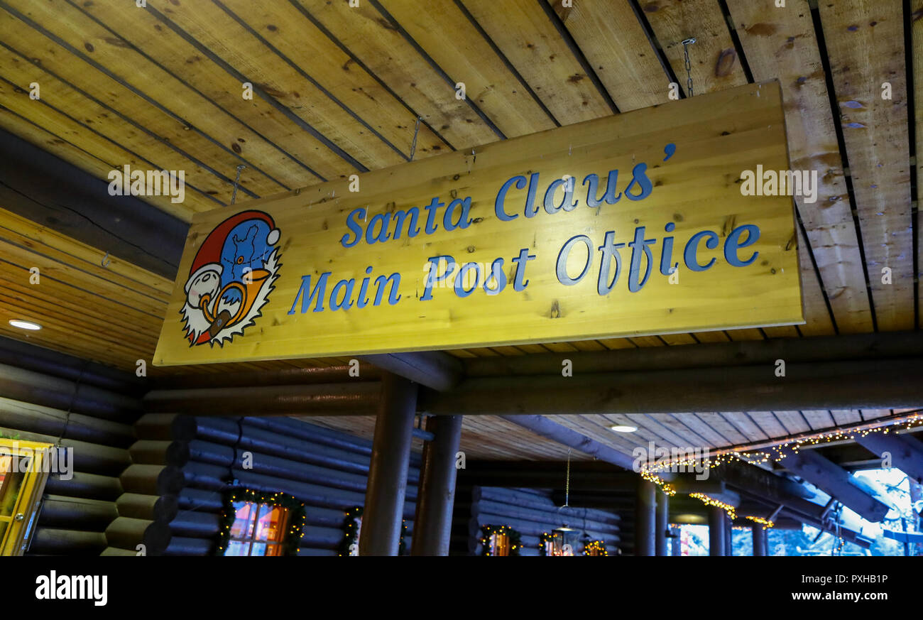 Una vista della Santa Claus Main Post Office, nel villaggio di Babbo Natale, a Rovaniemi, Finlandia. Rovaniemi è il capoluogo della Lapponia finlandese ed è situato a nord del Circolo Polare Artico, è anche la città natale di ufficiali di Babbo Natale Foto Stock