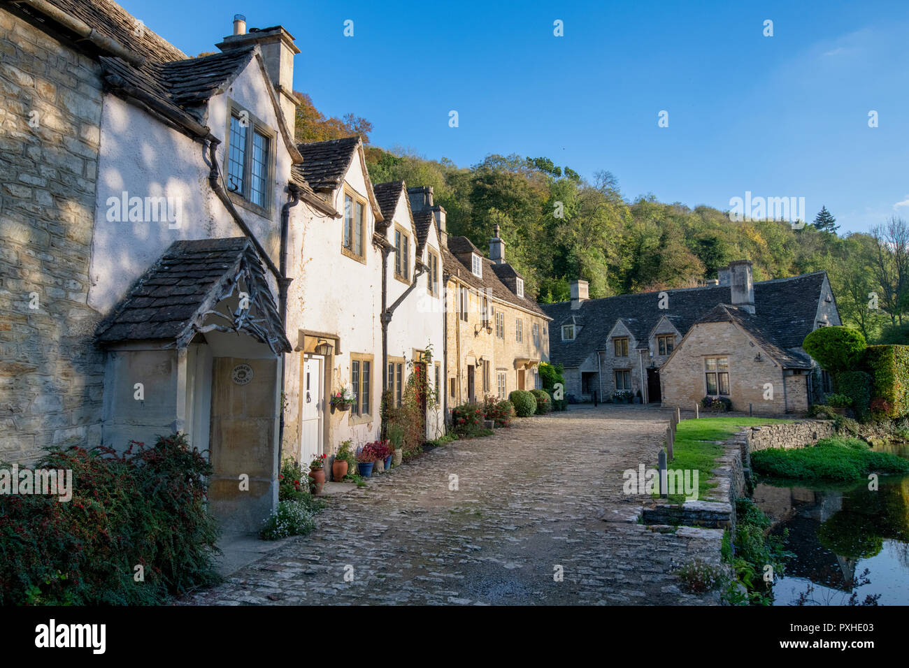Cottage a Castle Combe in autunno. Castle Combe, Chippenham, Wiltshire, Inghilterra Foto Stock