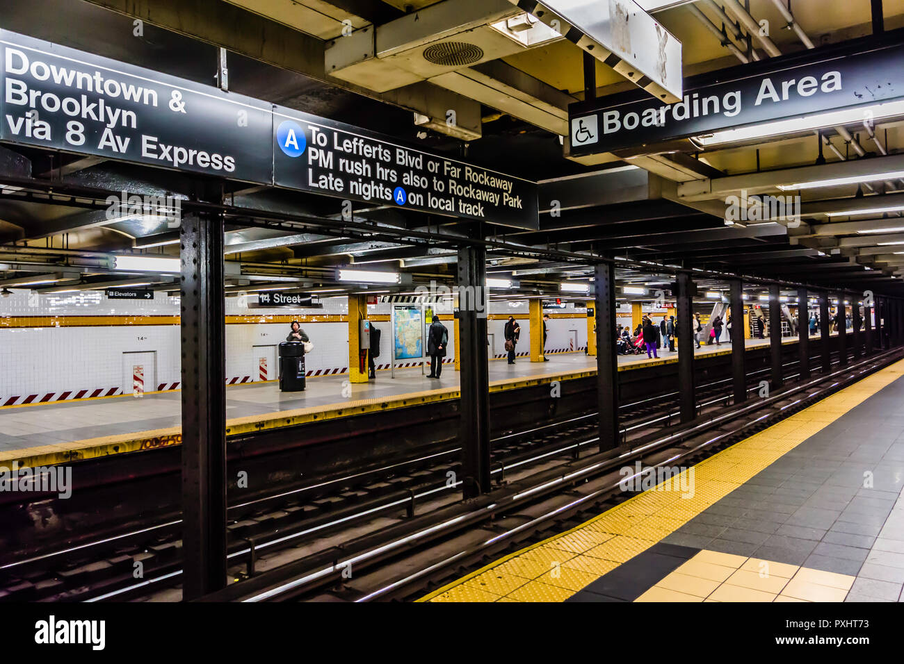 Quattordicesima Strada - Ottava Avenue stazione della metropolitana Manhattan _ New York New York, Stati Uniti d'America Foto Stock