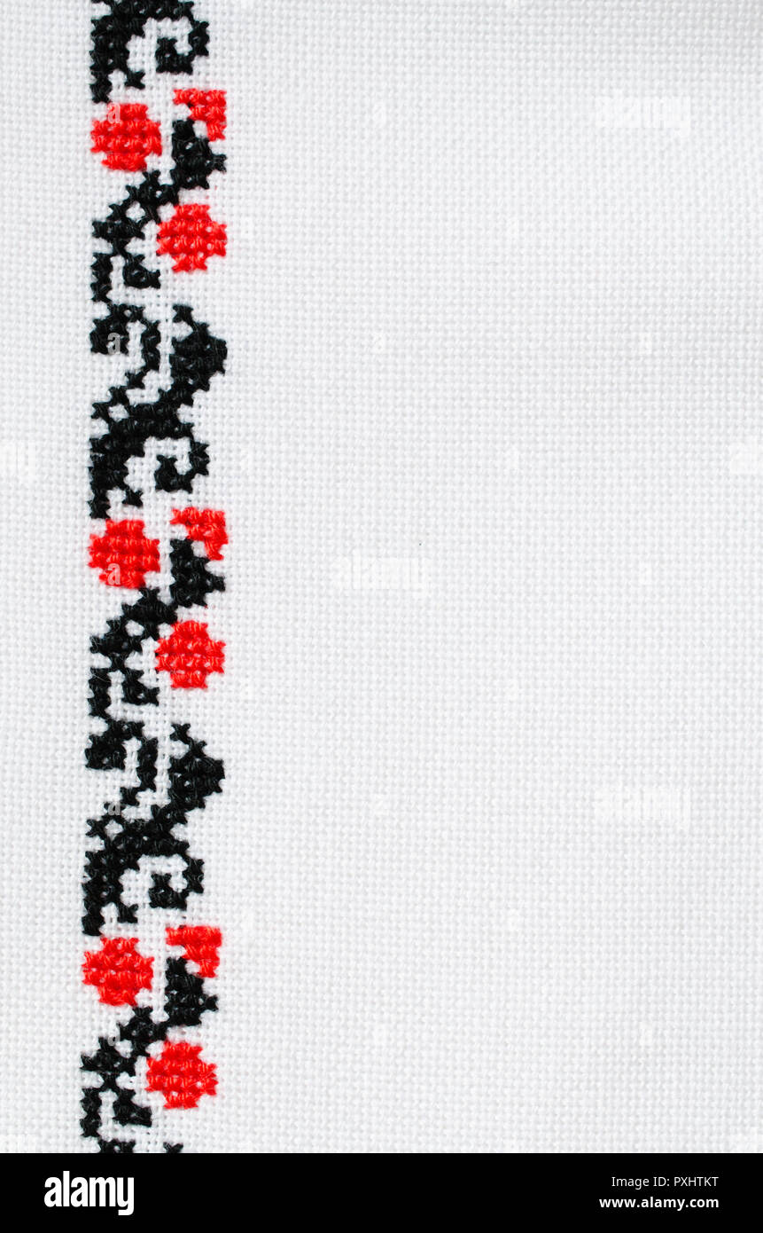 Tessitura di Tela Bianca con la slava rosso e nero da ricamo a punto croce.  Ricamo ucraino per lo sfondo Foto stock - Alamy