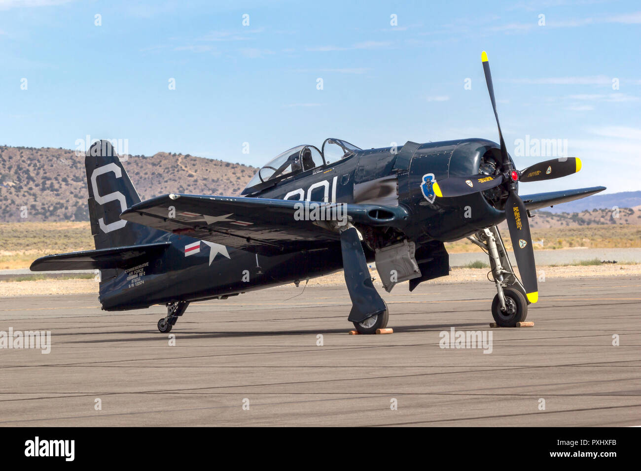 Grumman F8F Bearcat siede sulla rampa al Reno Stead aeroporto vicino a Reno, Nevada. Foto Stock
