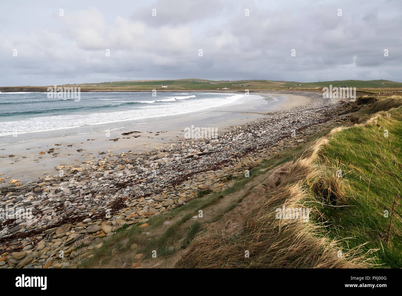 Sabbiosa spiaggia di ciottoli di Orkney Foto Stock