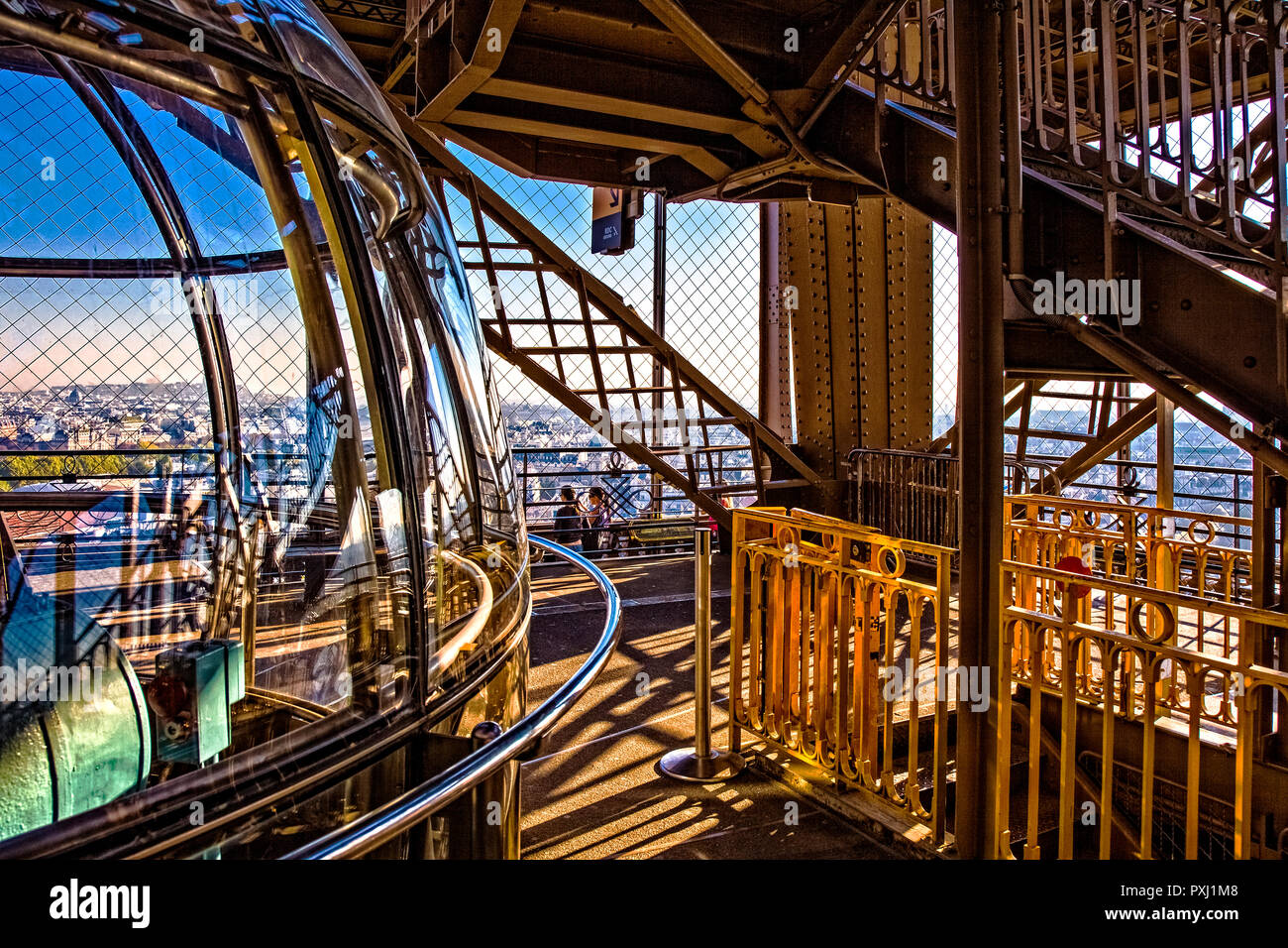 Francia Paris, le strutture interne della Torre Eiffel Foto Stock