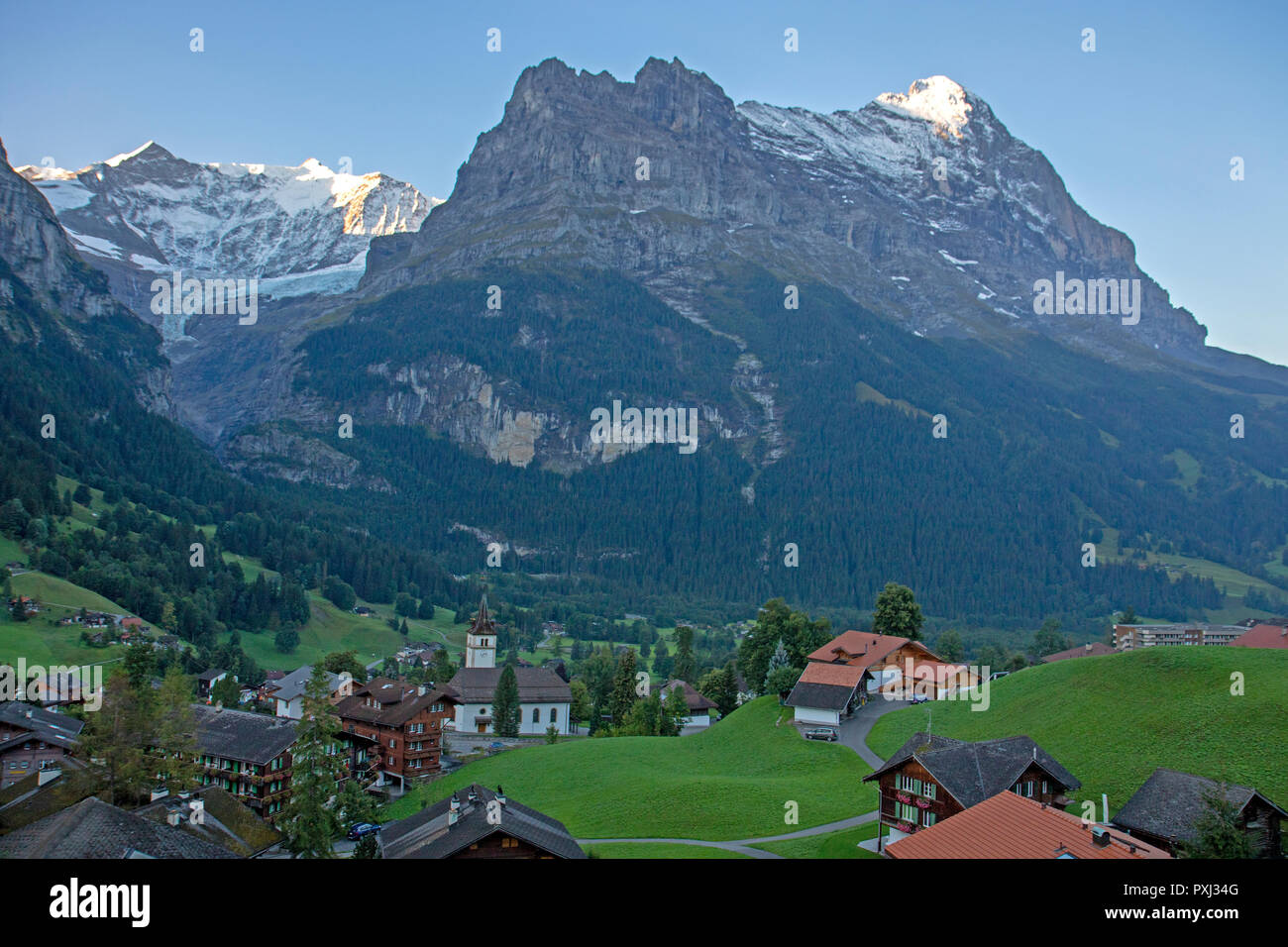 Grindelwald e l'Eiger all'alba Foto Stock