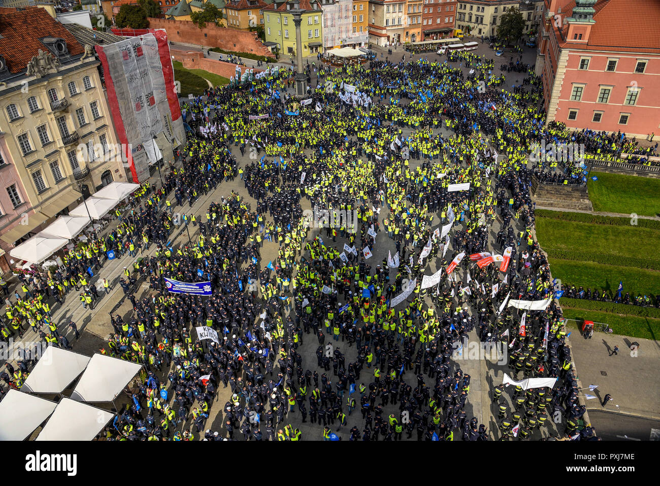/ Varsavia Polonia - Ottobre.02.2018: vista dall'alto sulla protesta degli ufficiali di polizia si sono riuniti nella città vecchia. Foto Stock