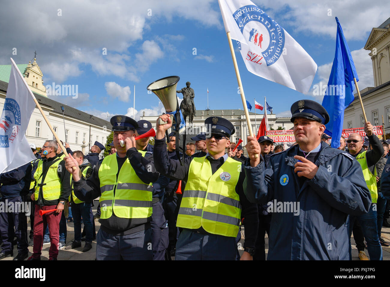 / Varsavia Polonia - Ottobre.02.2018: dimostrazione, protesta nazionale degli ufficiali di polizia per un equo lavoro salari. La Folla di funzionari di polizia. Foto Stock