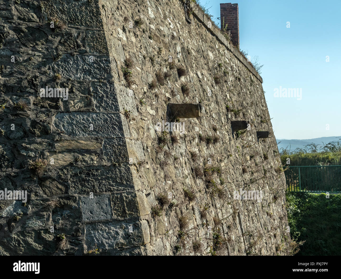 Mura di difesa della storica fortezza Klodzko nella Bassa Slesia, Polonia Foto Stock