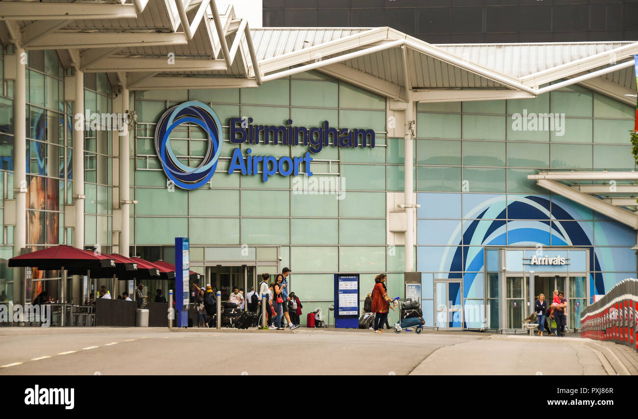 Vista esterna dell'edificio del terminal all'aeroporto di Birmingham. Foto Stock