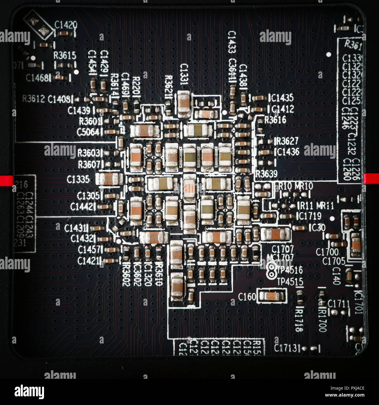 Scheda elettronica a circuito stampato, sfondo digitale elettronico di componenti hardware Foto Stock