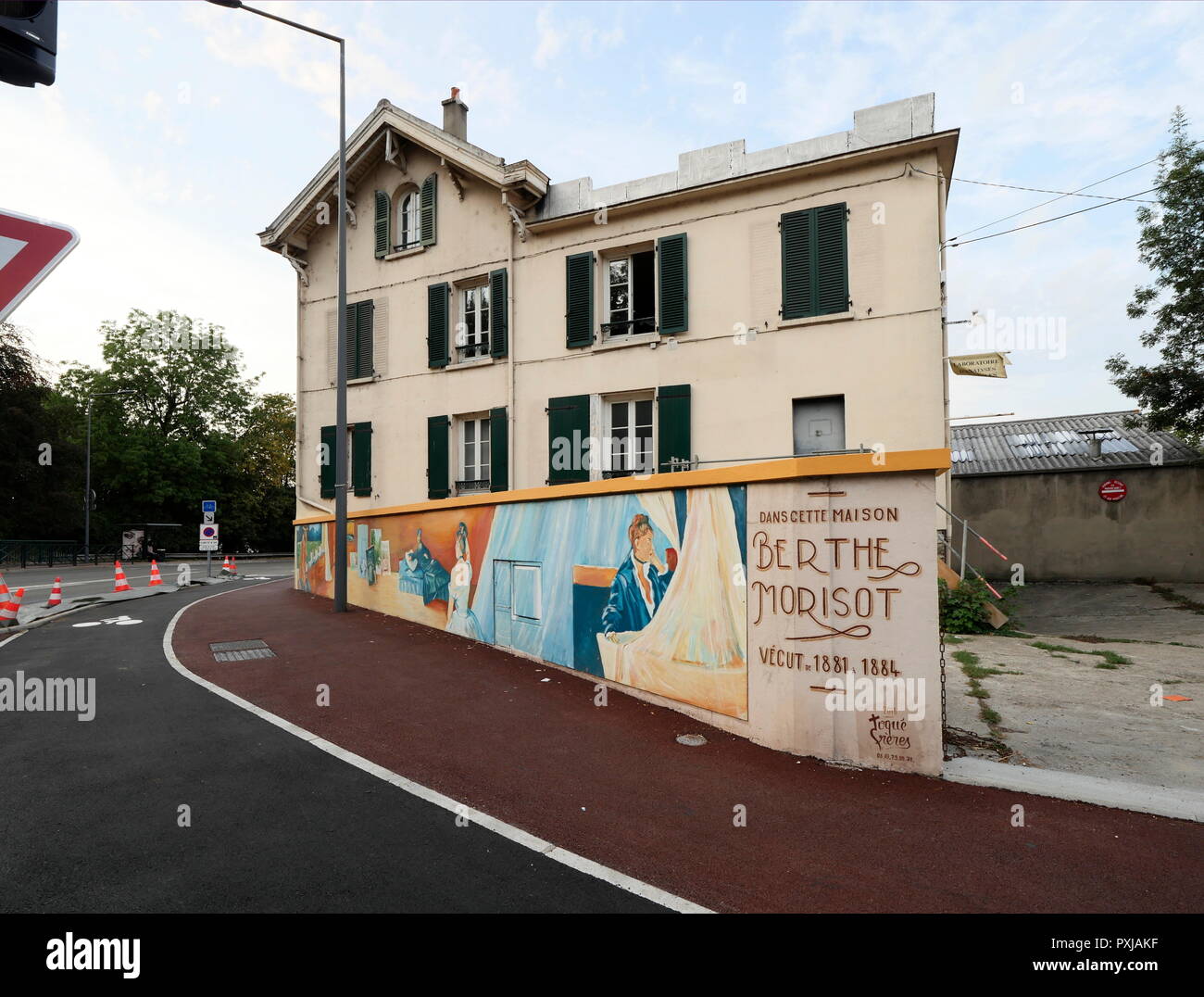 AJAXNETPHOTO. BOUGIVAL, FRANCIA. - CASA D'ARTISTA - CASA VICINO ALLA SENNA, ABITATA DALL'ARTISTA IMPRESSIONISTA BERTHE MORISOT DAL 1881 AL 1884. STRUTTURA RINNOVATA NEL 2023. FOTO:JONATHAN EASTLAND/AJAX RIF:GX8 181909 442 Foto Stock