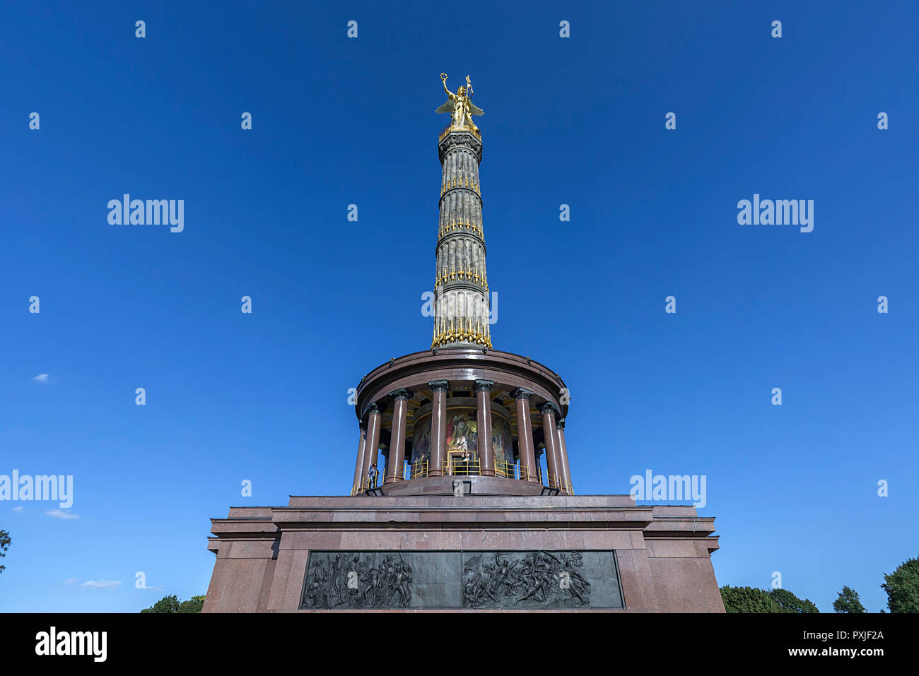 La Colonna della Vittoria con Victoria, popolarmente chiamata Goldelse, inaugurato 1873, cielo blu, Berlino, Germania Foto Stock