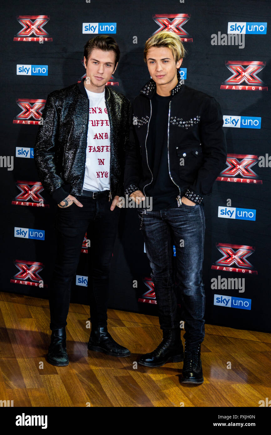 Milano, Italia. 22 ottobre, 2018. X-Factor 12 Live photo call, Milano, Italia Credito: Valeria Portinari/Alamy Live News Foto Stock
