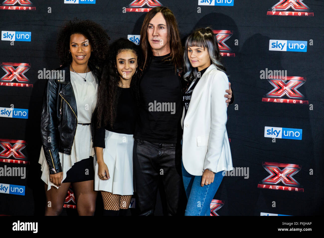 Milano, Italia. 22 ottobre, 2018. X-Factor 12 Live photo call, Milano, Italia Credito: Valeria Portinari/Alamy Live News Foto Stock
