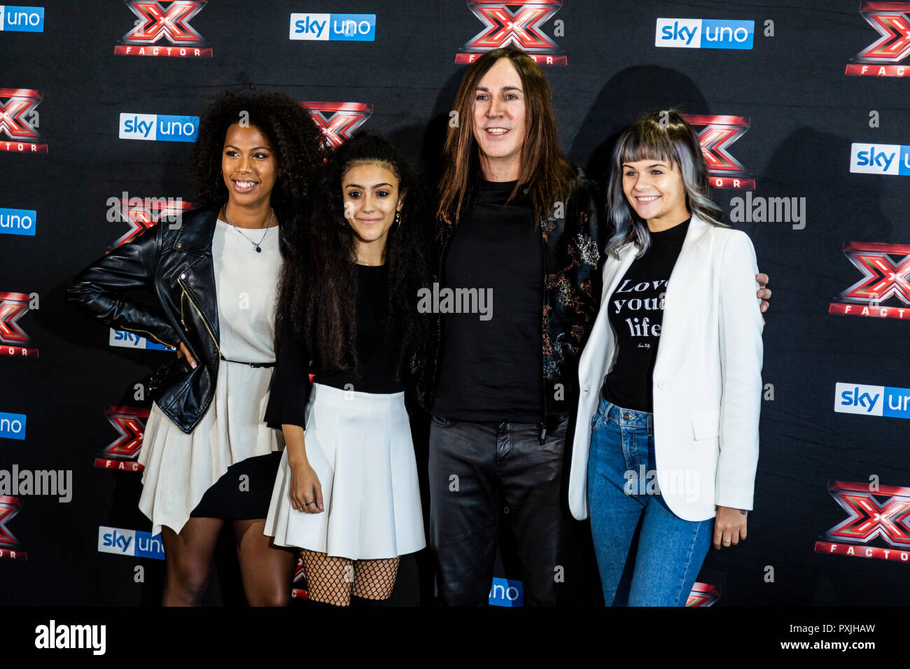 Milano, Italia. 22 ottobre, 2018. X-Factor 12 Live photo call, Milano, Italia Credito: Valeria Portinari/Alamy Live News Foto Stock