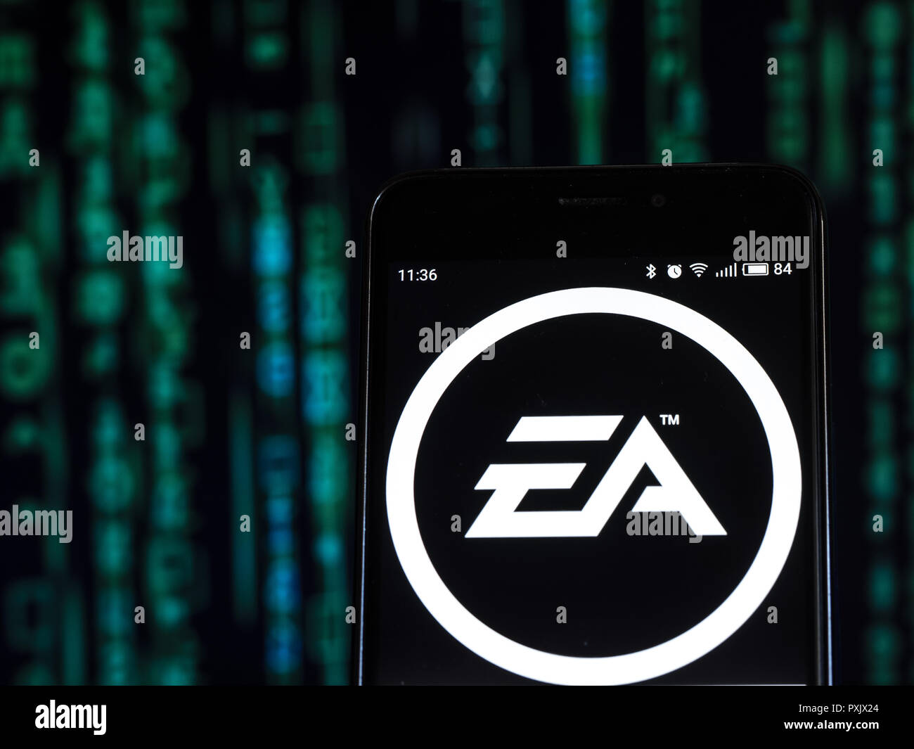 Kiev, Ucraina. Il 30 settembre, 2018. Electronic Arts Inc. logo che si vede visualizzato sul telefono intelligente. Electronic Arts Inc. è un americano di video gioco di società, la società è stata un pioniere dei primi home giochi per computer e industria è stata notevole per promuovere il designer e programmatori responsabili per i suoi giochi. Credito: Igor Golovniov SOPA/images/ZUMA filo/Alamy Live News Foto Stock