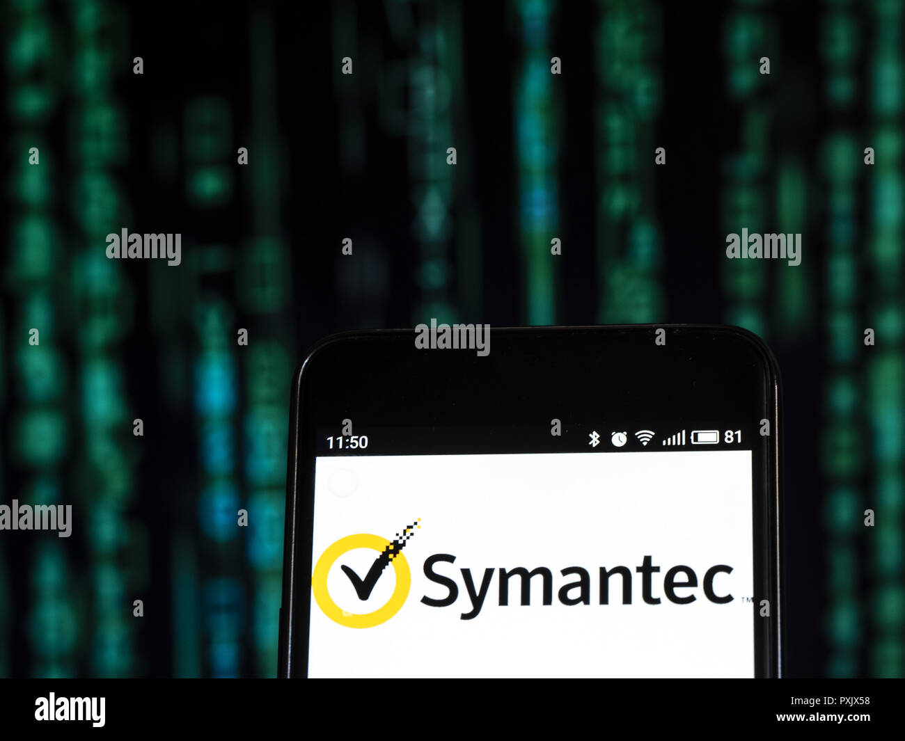 Kiev, Ucraina. Il 30 settembre, 2018. Symantec Corporation logo che si vede visualizzato sul telefono intelligente. Symantec Corporation è un americano di società di software. La società fornisce la sicurezza informatica software e servizi. Credito: Igor Golovniov SOPA/images/ZUMA filo/Alamy Live News Foto Stock