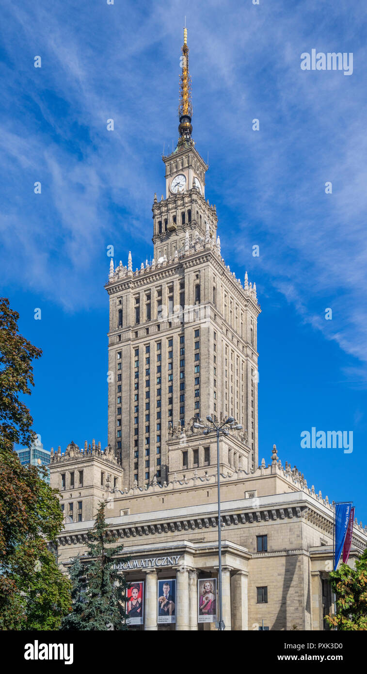 Vista del soc-realista russo torta di nozze stile palazzo della cultura e della scienza, Varsavia, Polonia Foto Stock